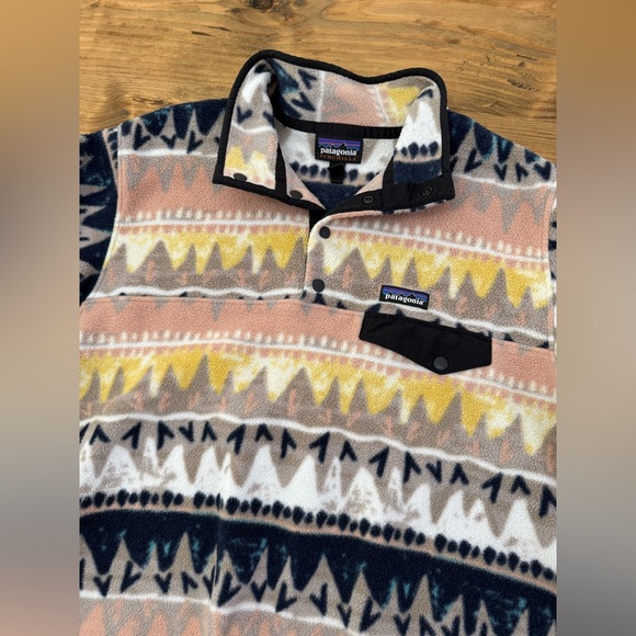 Patagonia Women’s Lightweight Synchilla Snap-T Pullover in Bandicoot Marrow Grey - Picture 3 of 7